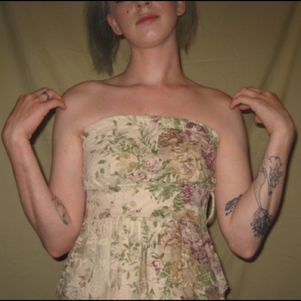 Elegant floral strapless cinched top